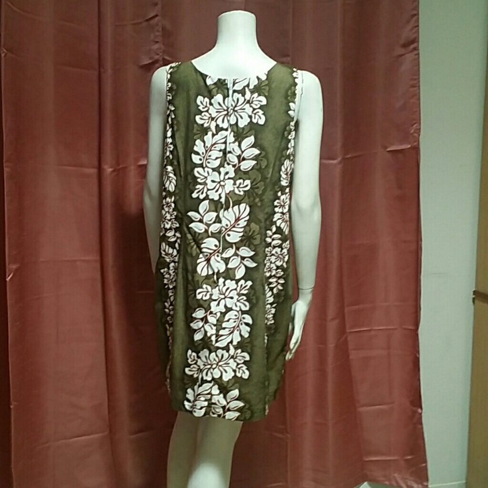 Hawaiian dress - Picture 3 of 3